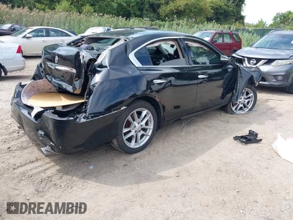 2014 Nissan Maxima S z VIN 1N4AA5AP8EC441879, wystawiony jako IAAI lot #43218086 z przebiegiem 157 347 mil mil oraz . Historia ofert i sprzedaży dostępna na DreamBid. Obrazek 4.