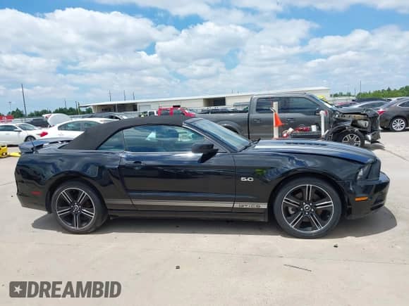 2014 Ford Mustang GT Premium с VIN 1ZVBP8FF6E5296244, выставлен на аукционе IAAI как лот 42230745 с пробегом 70 533 миль миль и . История ставок и продаж доступна на DreamBid. Изображение 13.