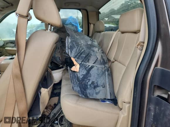 2008 Chevrolet Silverado 1500 1LT z VIN 1GCEK19J48Z301542, wystawiony jako Copart lot #64949545 z przebiegiem Nie podano mil oraz Szkoda całkowita • Salvage title. Historia ofert i sprzedaży dostępna na DreamBid. Obrazek 10.