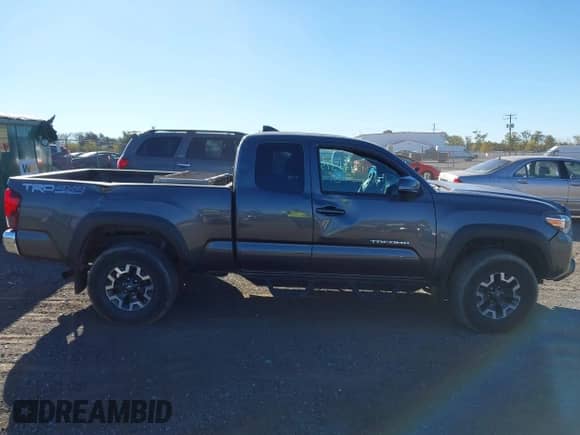 2018 Toyota Tacoma SR5 with VIN 5TFSZ5AN8JX150047, listed as a IAAI auction lot 43474593 with 38,427 mi miles and . Bid and sale history available at DreamBid. Image 13.