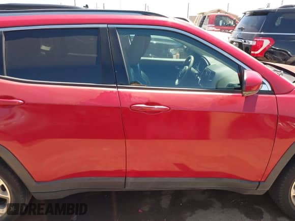 2019 Jeep Compass Limited z VIN 3C4NJCCBXKT675880, wystawiony jako IAAI lot #42819317 z przebiegiem 60 382 mil mil oraz . Historia ofert i sprzedaży dostępna na DreamBid. Obrazek 13.