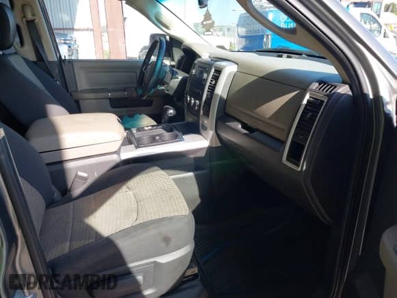 2011 Ram 1500 Big Horn z VIN 1D7RV1GTXBS508634, wystawiony jako IAAI lot #42506193 z przebiegiem 129 444 mil mil oraz . Historia ofert i sprzedaży dostępna na DreamBid. Obrazek 5.