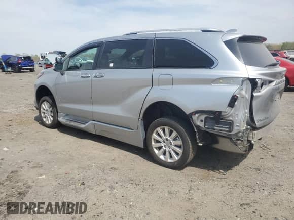 2024 Toyota Sienna Platinum z VIN 5TDERKEC3RS196035, wystawiony jako Copart lot #52682415 z przebiegiem 3 597 mil mil oraz Szkoda całkowita • Salvage title. Historia ofert i sprzedaży dostępna na DreamBid. Obrazek 2.