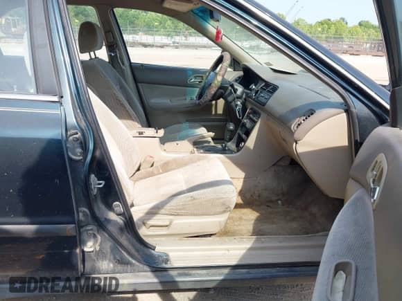 1997 Honda Accord с VIN 1HGCE6647VA022950, выставлен на аукционе IAAI как лот 42544823 с пробегом 269 804 миль миль и . История ставок и продаж доступна на DreamBid. Изображение 5.