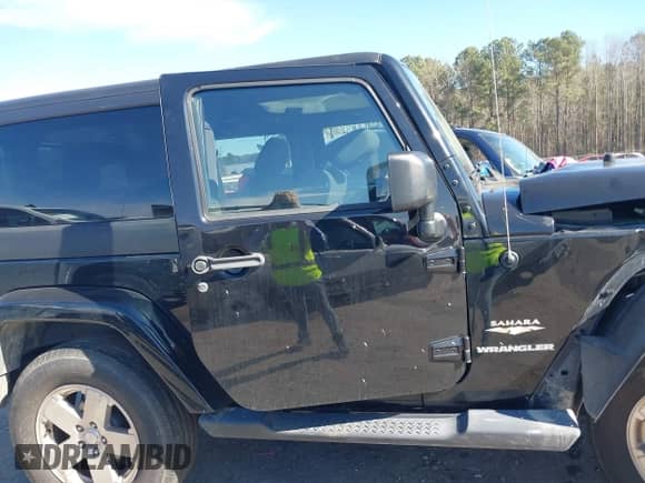 2012 Jeep Wrangler Sahara z VIN 1C4GJWBGXCL104006, wystawiony jako IAAI lot #41470054 z przebiegiem 148 472 mil mil oraz . Historia ofert i sprzedaży dostępna na DreamBid. Obrazek 13.