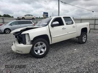 2009 Chevrolet Silverado 1500 LTZ z VIN 3GCEK33389G284803, wystawiony jako Copart lot #62179745 z przebiegiem 91 839 mil mil oraz Szkoda całkowita • Salvage title. Historia ofert i sprzedaży dostępna na DreamBid. Obrazek 1.