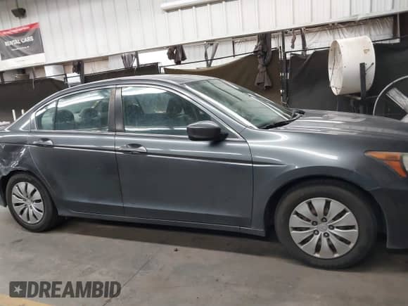 2011 Honda Accord LX z VIN 1HGCP2F39BA152024, wystawiony jako IAAI lot #43154335 z przebiegiem 161 457 mil mil oraz . Historia ofert i sprzedaży dostępna na DreamBid. Obrazek 13.