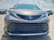 2022 Toyota Sienna XLE z VIN 5TDYRKEC0NS127245, wystawiony jako Copart lot #70725925 z przebiegiem 42 349 mil mil oraz Szkoda całkowita • Salvage title. Historia ofert i sprzedaży dostępna na DreamBid. Obrazek 5.