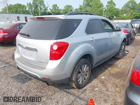 2010 Chevrolet Equinox 1LT z VIN 2CNFLDEY2A6338639, wystawiony jako IAAI lot #42395822 z przebiegiem 124 830 mil mil oraz . Historia ofert i sprzedaży dostępna na DreamBid. Obrazek 4.