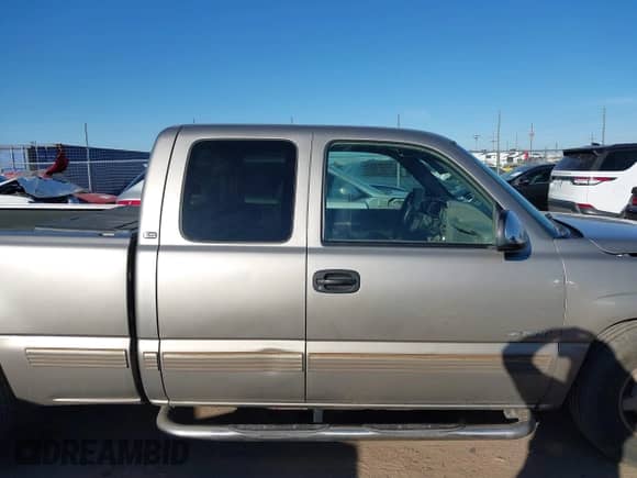 2000 Chevrolet Silverado 1500 with VIN 2GCEC19V3Y1330135, listed as a IAAI auction lot 43507774 with Not provided miles and . Bid and sale history available at DreamBid. Image 13.