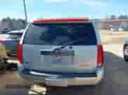 2011 Cadillac Escalade ESV Premium z VIN 1GYS4JEF1BR154922, wystawiony jako IAAI lot #41487239 z przebiegiem 154 979 mil mil oraz . Historia ofert i sprzedaży dostępna na DreamBid. Obrazek 16.