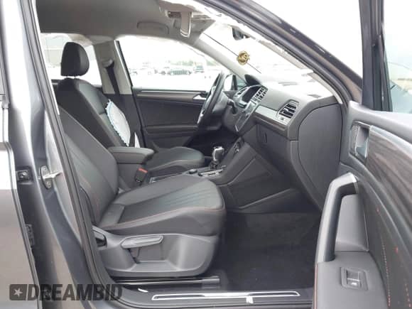 2024 Volkswagen Tiguan Wolfsburg Edition с VIN 3VV5B7AX6RM234966, выставлен на аукционе IAAI как лот 42780418 с пробегом Не указан миль и . История ставок и продаж доступна на DreamBid. Изображение 5.