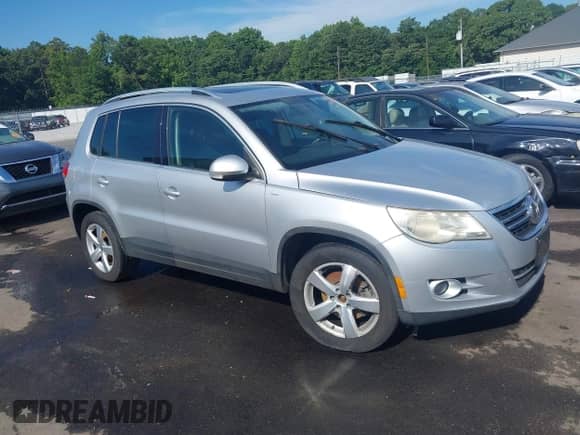 2010 Volkswagen Tiguan S с VIN WVGAV7AX5AW001651, выставлен на аукционе IAAI как лот 42665765 с пробегом Не указан миль и . История ставок и продаж доступна на DreamBid. Изображение 1.