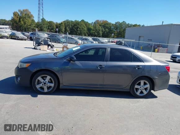 2014 Toyota Camry L z VIN 4T1BF1FK6EU421237, wystawiony jako IAAI lot #43479927 z przebiegiem 257 600 mil mil oraz . Historia ofert i sprzedaży dostępna na DreamBid. Obrazek 14.