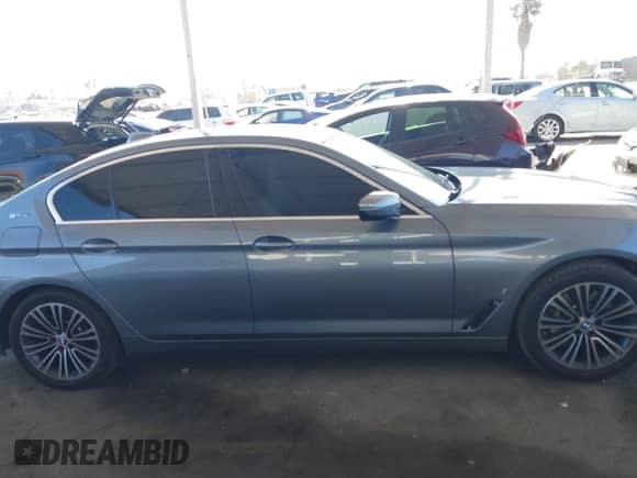 2019 BMW 5 Series 530e с VIN WBAJA9C51KB254009, выставлен на аукционе IAAI как лот 42650685 с пробегом 51 461 миль миль и . История ставок и продаж доступна на DreamBid. Изображение 14.
