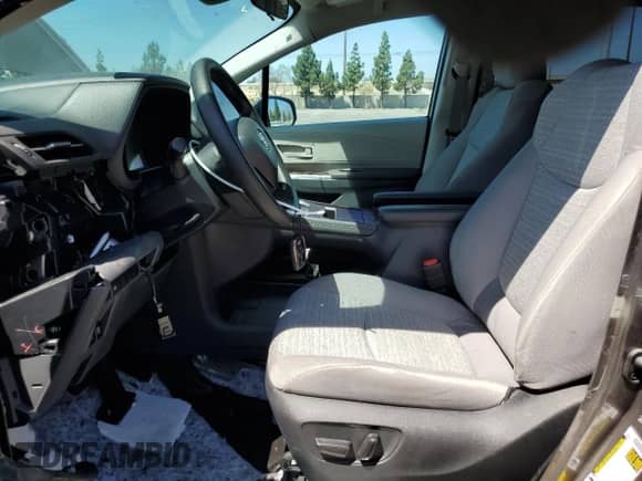 2023 Toyota Sienna LE с VIN 5TDKRKEC0PS152073, выставлен на аукционе Copart как лот 69254965 с пробегом 44 623 миль миль и Списание • Salvage title. История ставок и продаж доступна на DreamBid. Изображение 7.
