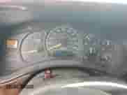 2000 GMC Sierra 1500 SLE z VIN 1GTEK14V3YZ132902, wystawiony jako Copart lot #83982915 z przebiegiem 187 430 mil mil oraz Czysty tytuł • Clean title. Historia ofert i sprzedaży dostępna na DreamBid. Obrazek 9.