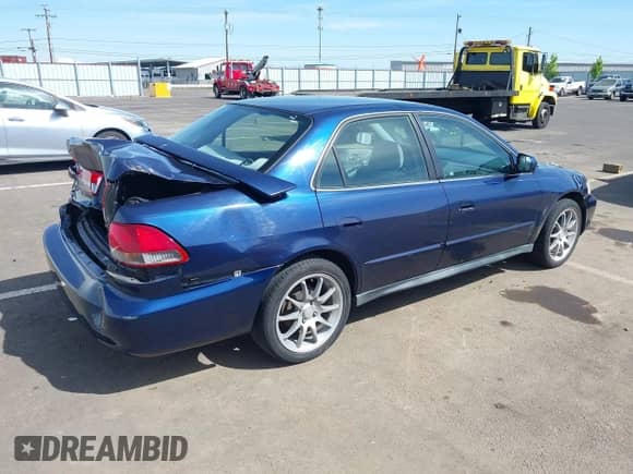 2001 Honda Accord LX with VIN 1HGCG56431A138063, listed as a IAAI auction lot 42196941 with 325,924 mi miles and . Bid and sale history available at DreamBid. Image 4.