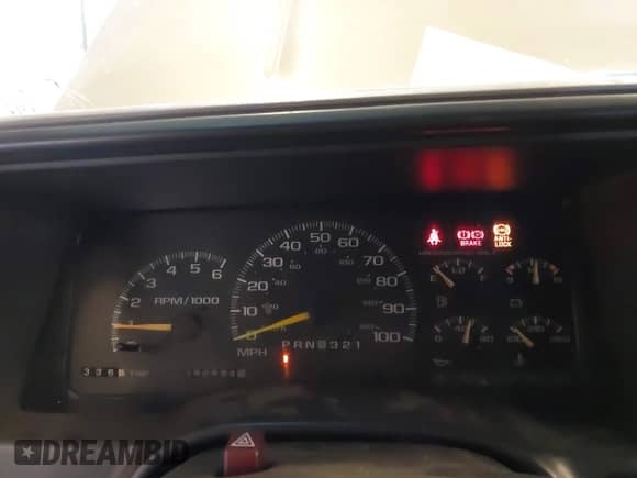 1999 Chevrolet Tahoe Z71 z VIN 1GNEK13R2XJ431421, wystawiony jako IAAI lot #42374646 z przebiegiem 282 894 mil mil oraz . Historia ofert i sprzedaży dostępna na DreamBid. Obrazek 7.