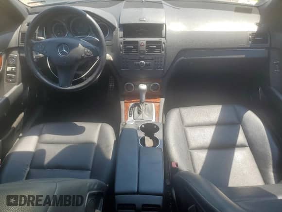 2010 Mercedes-Benz C 300 Sport с VIN WDDGF5EB1AR130733, выставлен на аукционе Copart как лот 67221705 с пробегом 137 815 миль миль и На запчасти • Non repairable. История ставок и продаж доступна на DreamBid. Изображение 8.