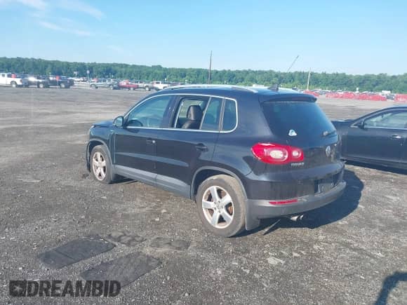2010 Volkswagen Tiguan SE с VIN WVGBV7AX3AW537129, выставлен на аукционе IAAI как лот 42655677 с пробегом 93 487 миль миль и . История ставок и продаж доступна на DreamBid. Изображение 3.