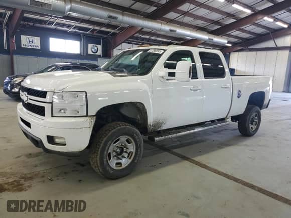 2011 Chevrolet Silverado 2500HD LTZ z VIN 1GC1KYC89BF260220, wystawiony jako Copart lot #57299895 z przebiegiem 223 957 mil mil oraz Czysty tytuł • Clean title. Historia ofert i sprzedaży dostępna na DreamBid. Obrazek 1.
