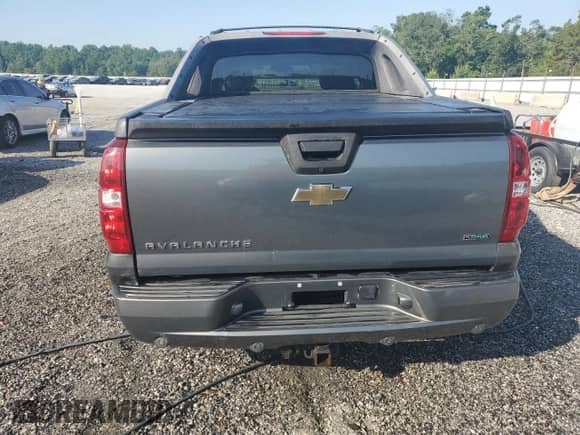 2011 Chevrolet Avalanche LTZ z VIN 3GNTKGE36BG107580, wystawiony jako Copart lot #61954735 z przebiegiem 203 050 mil mil oraz Szkoda całkowita • Salvage title. Historia ofert i sprzedaży dostępna na DreamBid. Obrazek 6.