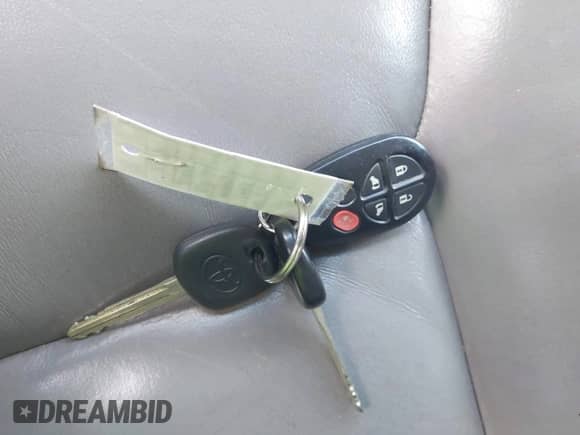 2008 Toyota Sienna XLE z VIN 5TDBK22C08S019999, wystawiony jako IAAI lot #43180038 z przebiegiem 218 337 mil mil oraz . Historia ofert i sprzedaży dostępna na DreamBid. Obrazek 11.