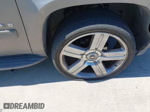 2008 Chevrolet Tahoe 3LT with VIN 1GNFC13018R154833, listed as a IAAI auction lot 42232738 with 243,993 mi miles and . Bid and sale history available at DreamBid. Image 16.