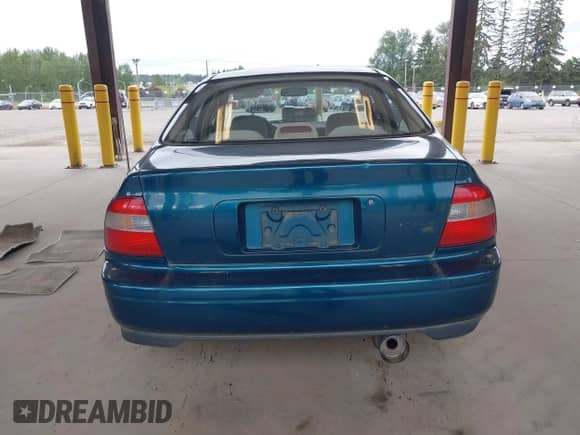 1994 Honda Accord with VIN JHMCD5531RC040955, listed as a IAAI auction lot 42260773 with 175,903 mi miles and . Bid and sale history available at DreamBid. Image 17.