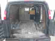 2006 Chevrolet Express Cargo z VIN 1GCHG35U961271623, wystawiony jako IAAI lot #43345381 z przebiegiem 218 399 mil mil oraz . Historia ofert i sprzedaży dostępna na DreamBid. Obrazek 8.