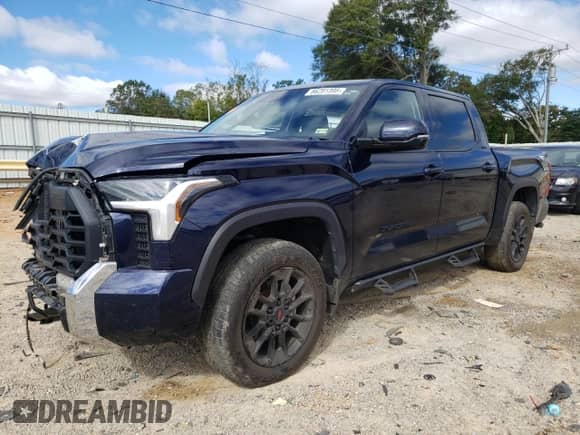 2024 Toyota Tundra SR5 z VIN 5TFLA5DB1RX148794, wystawiony jako Copart lot #86281395 z przebiegiem 5 445 mil mil oraz Szkoda całkowita • Salvage title. Historia ofert i sprzedaży dostępna na DreamBid. Obrazek 1.