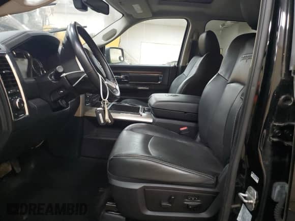 2014 Ram 1500 Laramie z VIN 1C6RR7NM0ES402167, wystawiony jako Copart lot #67562435 z przebiegiem 90 335 mil mil oraz Czysty tytuł • Clean title. Historia ofert i sprzedaży dostępna na DreamBid. Obrazek 7.