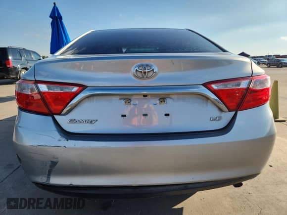 2015 Toyota Camry LE z VIN 4T1BF1FK0FU039139, wystawiony jako Copart lot #90343735 z przebiegiem 49 299 mil mil oraz Szkoda całkowita • Salvage title. Historia ofert i sprzedaży dostępna na DreamBid. Obrazek 6.