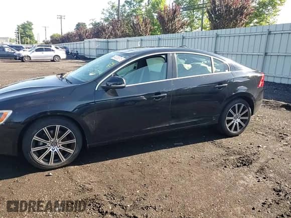 2017 Volvo S60 Inscription с VIN LYV402TK8HB141665, выставлен на аукционе Copart как лот 64806615 с пробегом Не указан миль и Списание • Salvage title. История ставок и продаж доступна на DreamBid. Изображение 13.