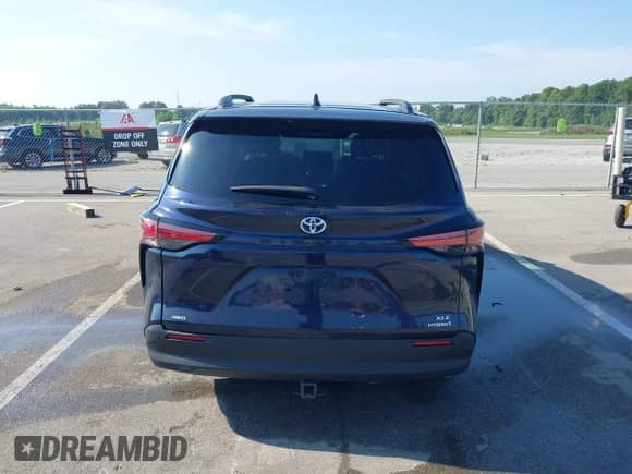 2021 Toyota Sienna XLE with VIN 5TDJSKFC8MS003825, listed as a IAAI auction lot 42944035 with 61,187 mi miles and . Bid and sale history available at DreamBid. Image 16.
