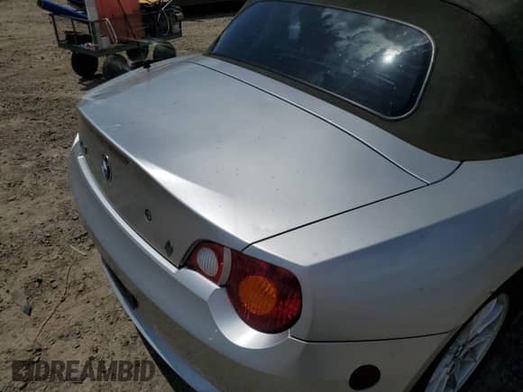 2003 BMW Z4 2.5i z VIN 4USBT33493LS47580, wystawiony jako Copart lot #62754925 z przebiegiem 178 558 mil mil oraz Szkoda całkowita • Salvage title. Historia ofert i sprzedaży dostępna na DreamBid. Obrazek 10.