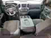 2020 GMC Sierra 1500 z VIN 1GTP8AEF6LZ182779, wystawiony jako Copart lot #68669025 z przebiegiem 110 828 mil mil oraz Szkoda całkowita • Salvage title. Historia ofert i sprzedaży dostępna na DreamBid. Obrazek 8.
