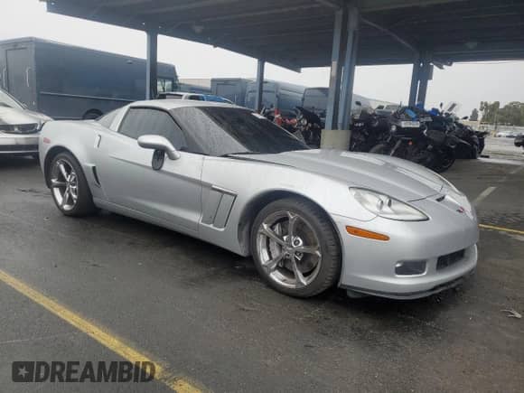 2010 Chevrolet Corvette Grand Sport 1LT с VIN 1G1YU2DW6A5107780, выставлен на аукционе Copart как лот 82416124 с пробегом 60 843 миль миль и Списание • Salvage title. История ставок и продаж доступна на DreamBid. Изображение 4.