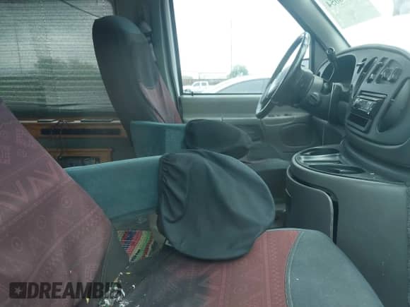 1998 Ford Econoline Cargo Recreational с VIN 1FDRE1467WHB45846, выставлен на аукционе IAAI как лот 42598054 с пробегом 177 898 миль миль и . История ставок и продаж доступна на DreamBid. Изображение 5.