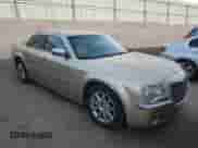 2010 Chrysler 300 C Hemi с VIN 2C3CA6CT8AH155478, выставлен на аукционе Copart как лот 48963275 с пробегом 102 006 миль миль и Списание • Salvage title. История ставок и продаж доступна на DreamBid. Изображение 4.