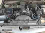 1998 GMC Sierra 1500 z VIN 1GTEC14M4WZ536003, wystawiony jako Copart lot #60216305 z przebiegiem 2 024 443 mil mil oraz Czysty tytuł • Clean title. Historia ofert i sprzedaży dostępna na DreamBid. Obrazek 11.