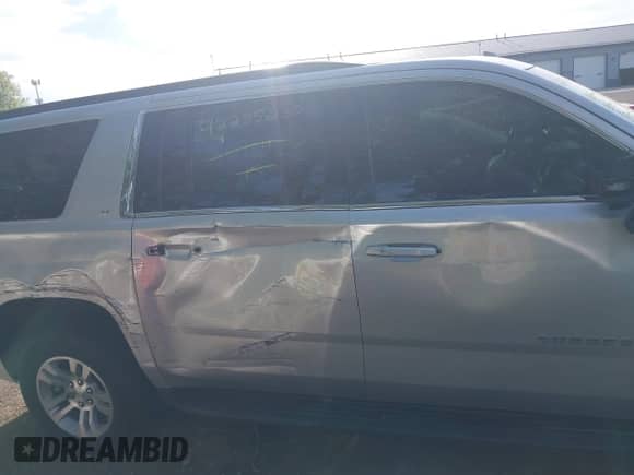 2019 Chevrolet Suburban LT с VIN 1GNSKHKCXKR301647, выставлен на аукционе IAAI как лот 42285230 с пробегом 111 342 миль миль и . История ставок и продаж доступна на DreamBid. Изображение 12.