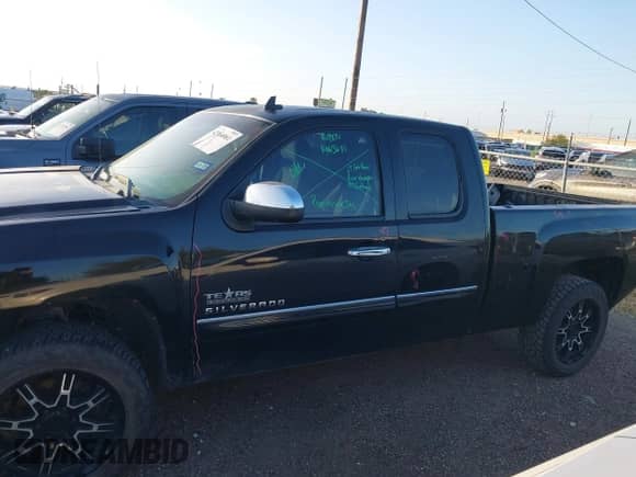 2011 Chevrolet Silverado 1500 LT z VIN 1GCRCSE08BZ276587, wystawiony jako IAAI lot #42464061 z przebiegiem 134 318 mil mil oraz . Historia ofert i sprzedaży dostępna na DreamBid. Obrazek 15.