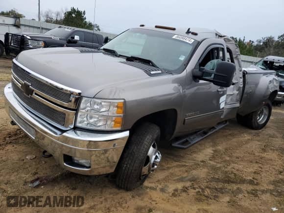 2014 Chevrolet Silverado 3500HD LTZ с VIN 1GC4K1C81EF128528, выставлен на аукционе Copart как лот 86098474 с пробегом 179 717 миль миль и Списание • Salvage title. История ставок и продаж доступна на DreamBid. Изображение 1.