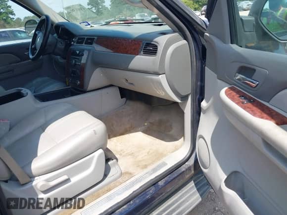 2007 Chevrolet Tahoe LT with VIN 1GNFC13J67R165897, listed as a IAAI auction lot 43088381 with 204,561 mi miles and . Bid and sale history available at DreamBid. Image 5.