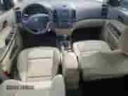 2010 Hyundai Elantra GLS z VIN KMHDB8AE2AU052692, wystawiony jako Copart lot #80581795 z przebiegiem 153 756 mil mil oraz Szkoda całkowita • Salvage title. Historia ofert i sprzedaży dostępna na DreamBid. Obrazek 8.