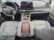 2021 Toyota Sienna XLE z VIN 5TDYRKEC1MS007436, wystawiony jako Copart lot #84218875 z przebiegiem 52 753 mil mil oraz Szkoda całkowita • Salvage title. Historia ofert i sprzedaży dostępna na DreamBid. Obrazek 8.