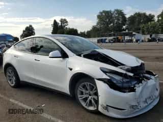2021 Tesla Model Y Long Range with VIN 5YJYGDEE2MF193902, listed as a Copart auction lot 62967184 with 38,169 mi miles and Salvage title. Bid and sale history available at DreamBid. Image 4.