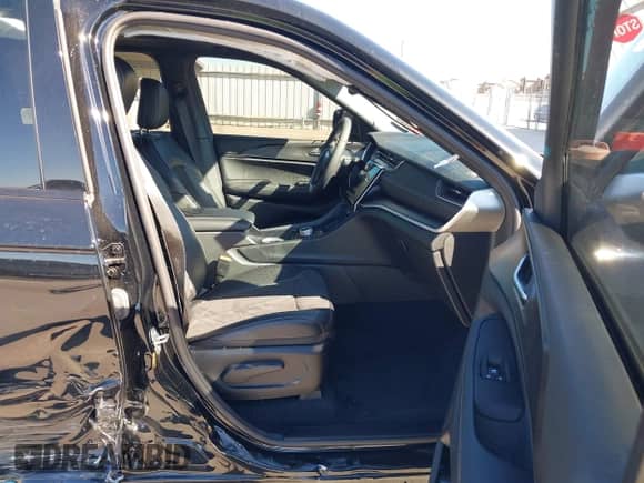 2024 Jeep Grand Cherokee Altitude X с VIN 1C4RJHAG6RC248750, выставлен на аукционе IAAI как лот 42183137 с пробегом 9 522 миль миль и . История ставок и продаж доступна на DreamBid. Изображение 5.